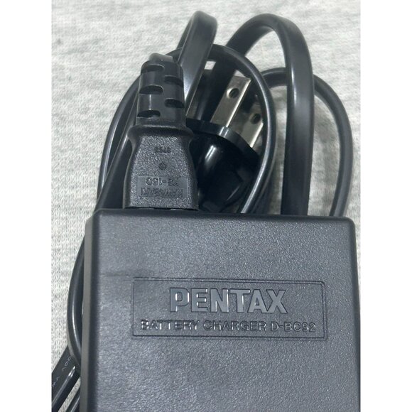 Pentax Camera Charger Model D-BC92 With Battery Black - Picture 3 of 5